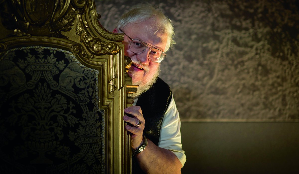 UGLE_GrandLodge's tweet photo. As everyone on the internet is obsessed with @GameOfThrones, we thought we’d share this story from 2014 when George R.R. Martin himself (along with 1,400 of his devoted fans) paid us a visit here at @FreemasonsHall → https://t.co/kzSb82QTyP

#GameofThrones 👑 @GRRMspeaking https://t.co/CRqIHUpS4J