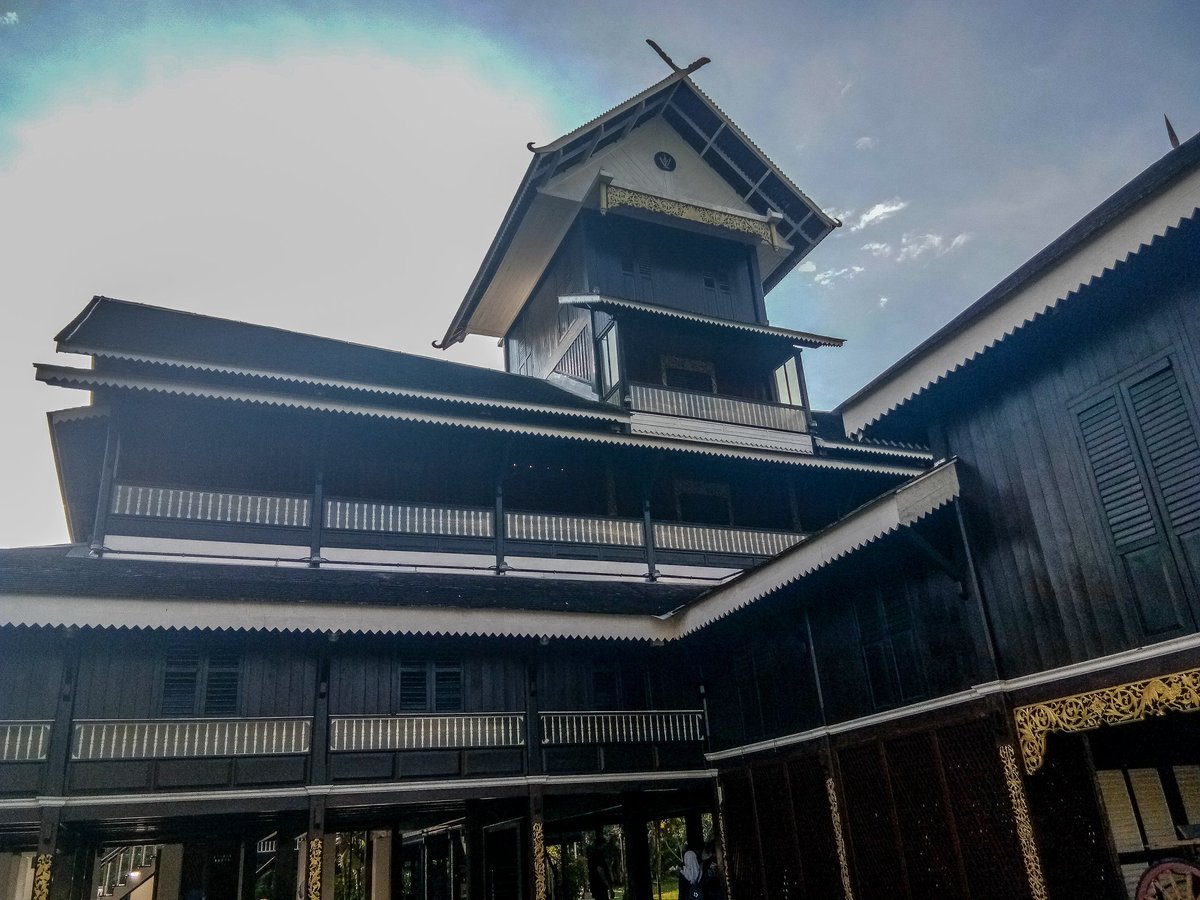 gayatravel's tweet photo. Royal Museum Seri Menanti is the place to visit to experience Malay architecture in Negeri Sembilan.
#TeghojahN9 #travel2N9 #VisitNegeriSembilan #PesonaSeremban #ColoursOfNegeriSembilan #LPNS #GayaTravel #TravelNoMatterWhat #visitmalaysia2020 #SayangiMalaysiaKu https://t.co/4Xwwuaq8YS