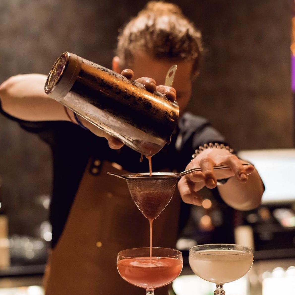Get over the hump and join us in the skies as our Happy Hour cocktails charm you into an evening above the clouds👌

Happy Hour cocktails are served between 6 and 8pm Sunday - Thursday.

bit.ly/2feMJBQ