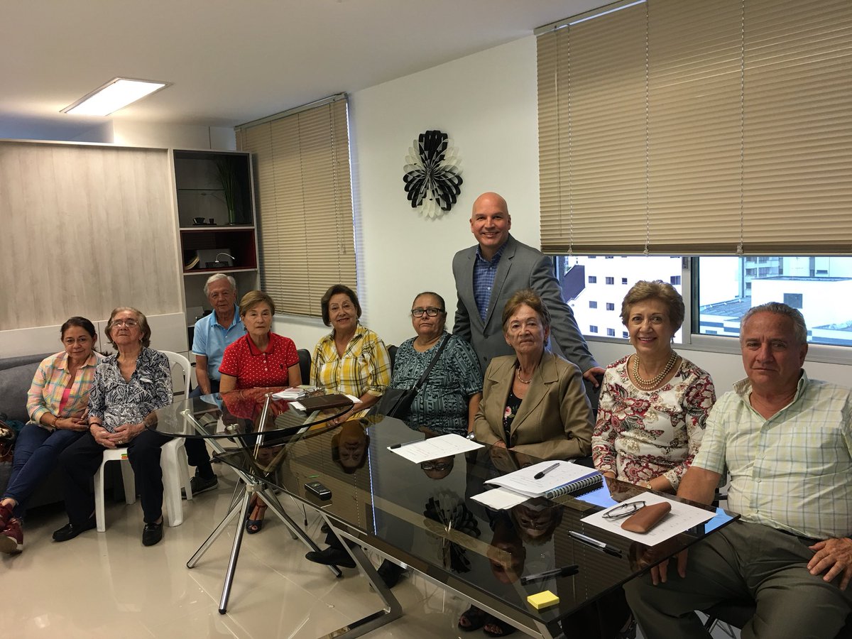 EdgarCoteRojas's tweet photo. Grupo de Adultos en el Taller “Envejeciendo con Memoria” Próximo Taller Mayo 7 a las 3.00 PM. Si quieres asistir llama al 315 333 3006 https://t.co/g8tmTUVrAv
