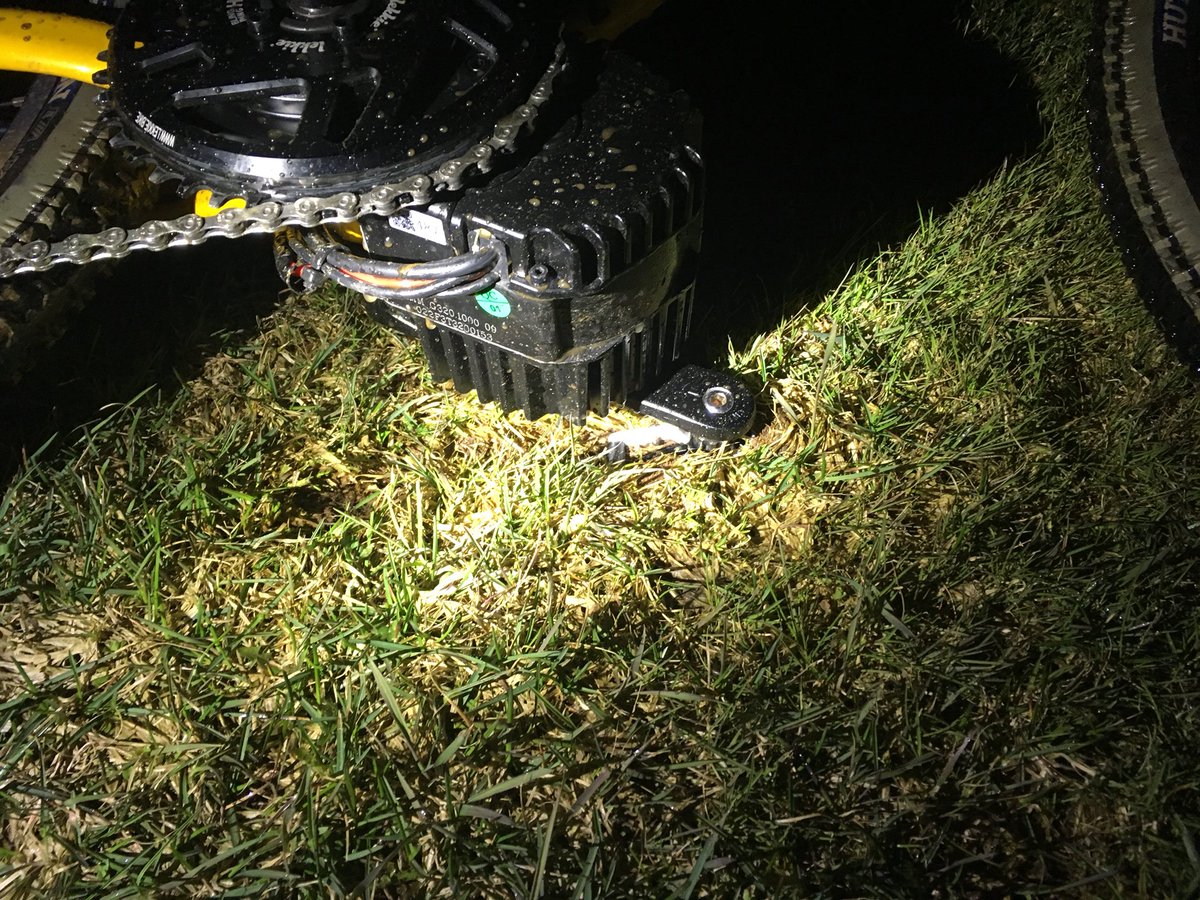 AaronNotHanson's tweet image. Got my bike back from the shop and installed a #thudbuster LT suspension seatpost and a new seat. So much more comfortable to ride. Hit a large hidden puddle at night that launched me. Armor absorbed the impact though.

#BBSHD #bafang #ebike #norco #bicycle #em3ev