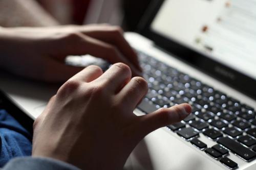 Limportant_fr's tweet photo. 13 millions de Français ne savent pas ouvrir ou envoyer un mail https://t.co/ebI7EifmYo @orange #partenaire https://t.co/sIOnvbZsCo