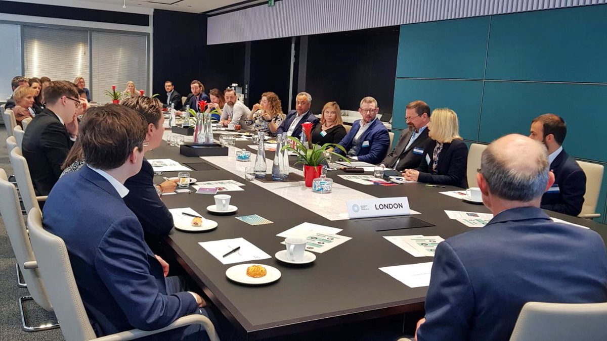 We have teamed up with Autism Forward to explore the route to employment for autistic people through a roundtable event, attended by a number of professionals including @medecoded, @tweedsh, @capco and <a href="/twoshadesofhope/">Aisling Gallagher (join a union)</a>. Learn more here: herbertsmithfreehills.com/news/herbert-s…