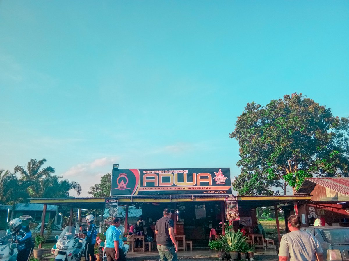gayatravel's tweet photo. If you're in Kuala Pilah, visit Adwa Restaurant to get the best Char Kuey Teow in town!
#TeghojahN9 #travel2N9 #VisitNegeriSembilan #PesonaSeremban #ColoursOfNegeriSembilan #LPNS #GayaTravel #TravelNoMatterWhat #visitmalaysia2020 #SayangiMalaysiaKu https://t.co/vCpMpKuNWd
