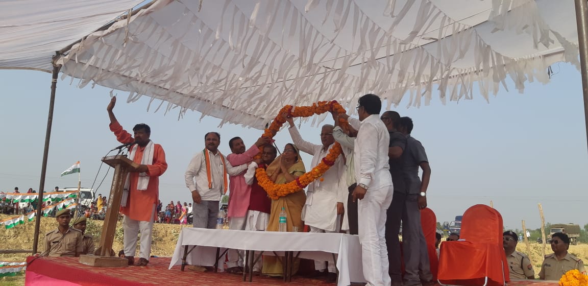 INCChhattisgarh's tweet photo. आज अपने चुनावी कार्यक्रम के दौरान मुख्यमंत्री भूपेश बघेल जी ने गोंडा लोकसभा क्षेत्र के मेहनौन विधानसभा में यूपीए प्रत्याशी कृष्णा पटेल जी के समर्थन में आयोजित जनसभा को सम्बोधित किया।

23 मई को बदलाव निश्चित है। https://t.co/H50VDpFSP5