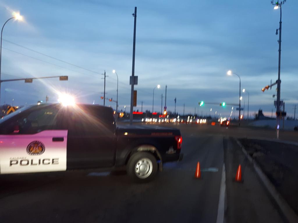 rickdonkers's tweet photo. McKnight Blvd EB is closed after a pedestrian was struck earlier today.
Man in mid 40's in serious, potentially life threatening condition. #660news  1 person in police custody. https://t.co/HFCF3PsHpF
