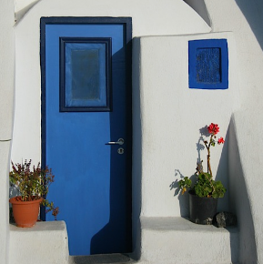 ID_Color_BE's tweet image. Afin de créer une ambiance grecque dans votre chez vous, le bleu indigo se trouve être la couleur idéale. Cette teinte se marie à merveille avec du blanc, ce combo vous fera d’ailleurs directement voyager dans les rues de Santorini, ou cette association y est très présente.