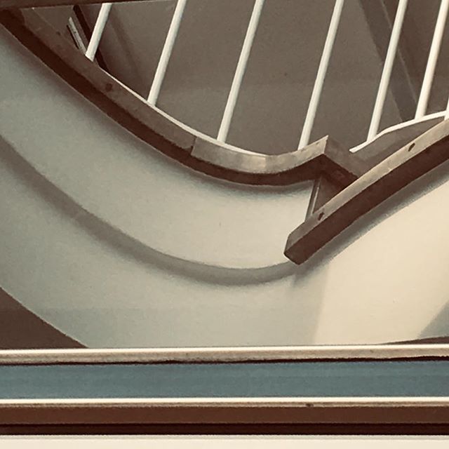 Sibilcita's tweet image. #architecturalstaircase (1927) #monumentprotection #hermesschleifmittel #stepsandstairs #fromwhereistood
-
#soulminimalist #paradiseofminimal #instaminim #tv_simplicity #gominimalmag #9minimal7 #arte_minimal #realgoodmagazine #we_arkitekt #excellentstruc… bit.ly/2Y43GU1