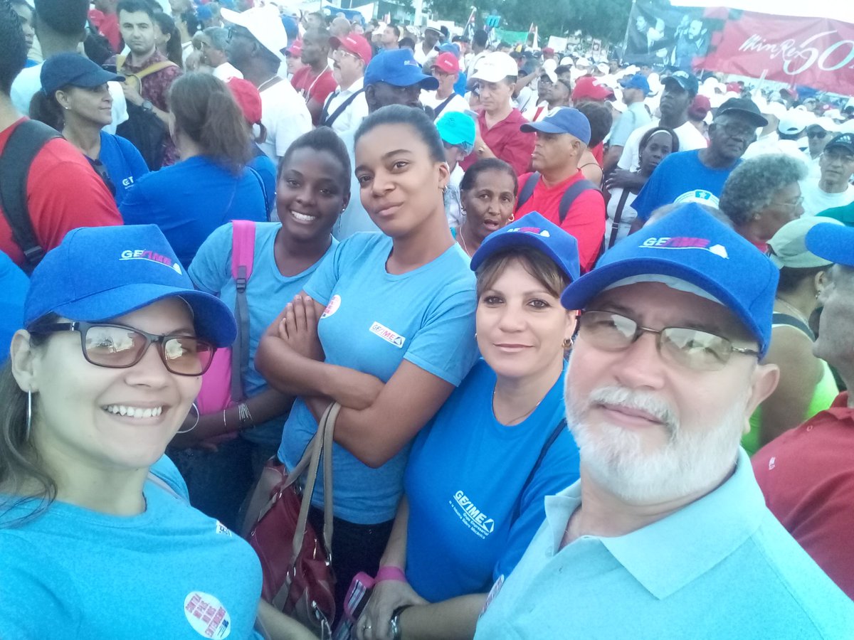 Con la unidad, el compromiso de defender la Patria ante las maniobras del imperio y con la seguridad en la victoria, el colectivo de GESIME marcha junto a nuestro pueblo en este histórico desfile, respaldando el socialismo, proclamando el fin del bloqueo y apoyando a Venezuela.