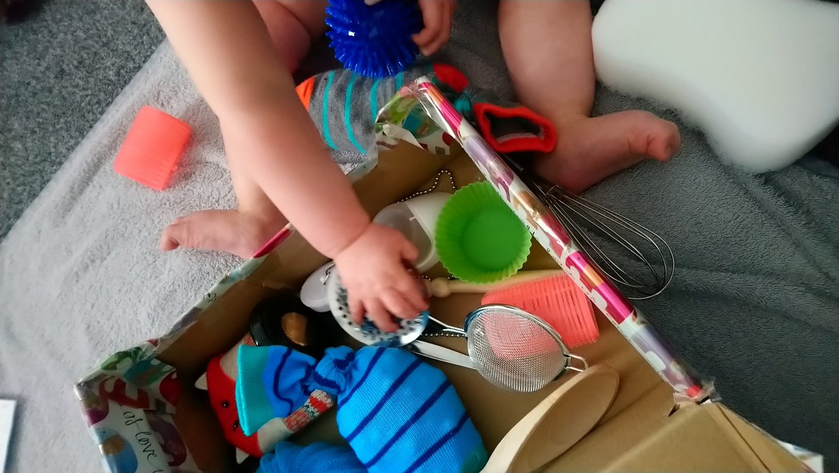CPFT_Perinatal's tweet photo. Here is an example of our Nursery Nurses in action. Baby is being introduced to a treasure box. Baby loved exploring the safe items in the box. Mum loved watching baby explore using their senses. #heuristicplay #maternalmhmatters @CPFT_NHS https://t.co/INNT6O3rAY