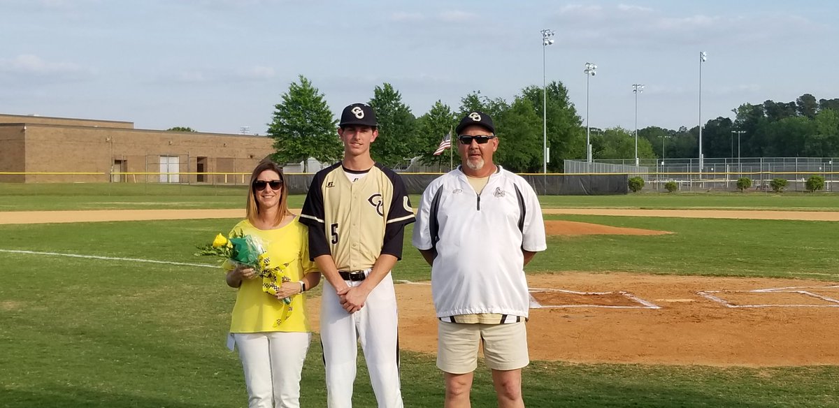 HorsesDiamond9's tweet photo. @HorsesDiamond9 close out the home season.  We play again on Thursday @EDbaseball643 .  Thank you seniors for your time https://t.co/5kLnRHClzG