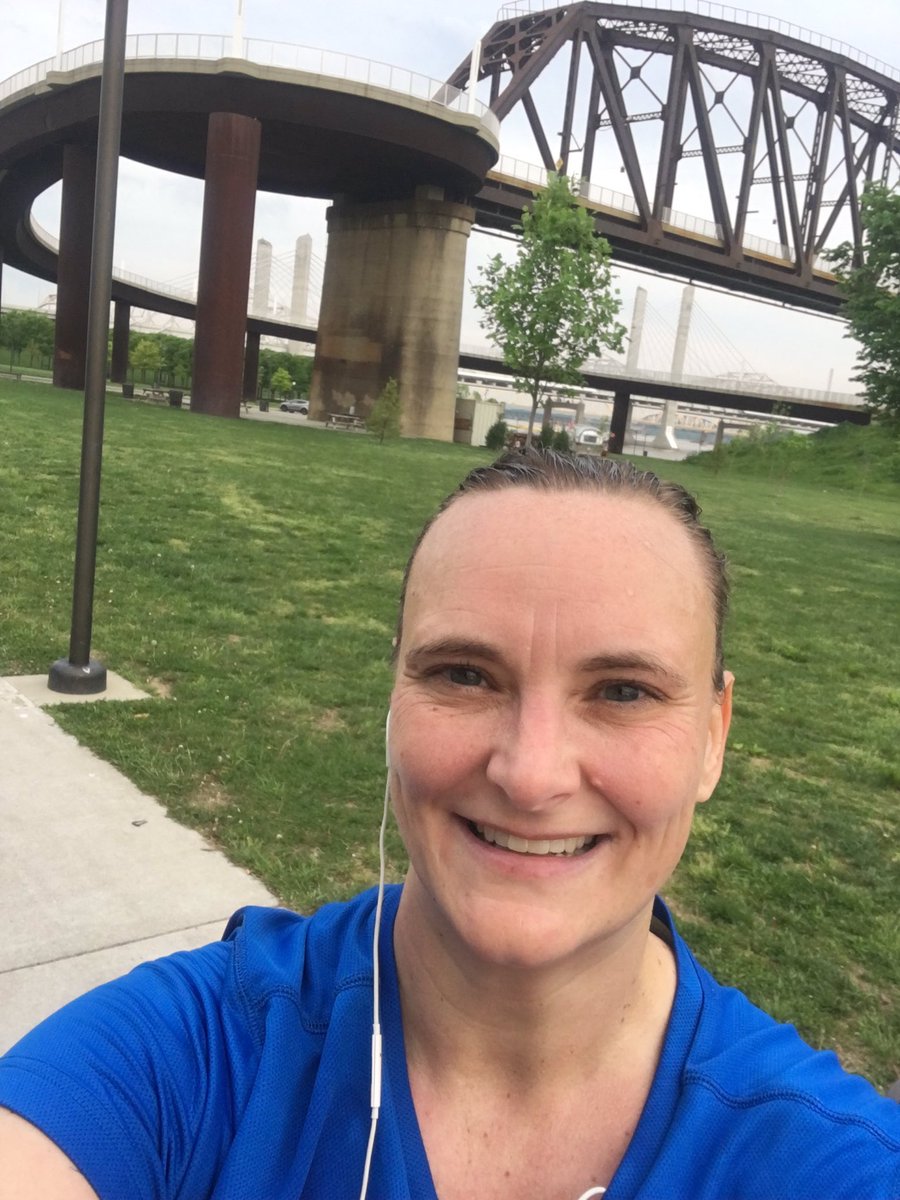 ErinGritton's tweet photo. Gorgeous morning for a run @BigFourBridge
#happyderbyweek https://t.co/Rq4JCmliGC