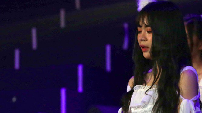 GIFKIDS's tweet photo. [2] FOTO: Momen Emosional di Konser Kelulusan Shania JKT48 https://t.co/iAuxs0Yv7d #JKT48RequestHour #ShaniaGraduation

@bebyJKT48 @shaniaJKT48 @Cindvia_JKT48 @Viny_JKT48 @SinkaJ_JKT48 https://t.co/zS7R02L1Un
