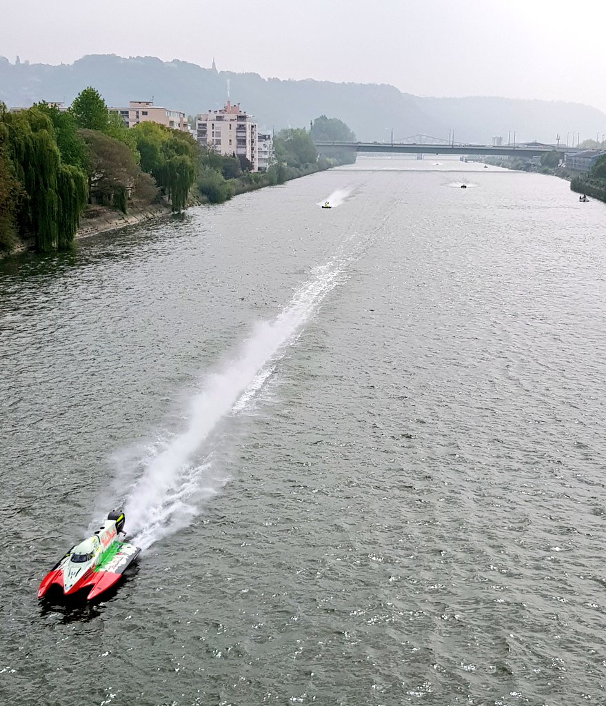 🔝 Balade en bord de Seine pour les <a href="/24HRouen/">24 Heures de Rouen</a> 
Événement populaire attendu et apprécié par de nombreuses personnes. Le succès de cette nouvelle édition montre bien que l'intérêt de cet événement est ↗️
Merci aux organisateurs, partenaires et nombreux bénévoles !
A. était 😁🤗