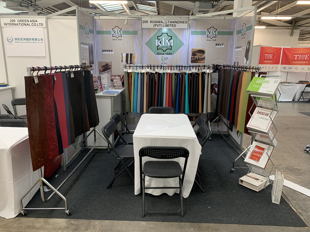 Printdot's tweet image. The EU Materials Show is open and everything is set up and ready to go! 😀 Exhibitors with shoes and leather Worldwide 🌍 We have completed 55 stands, provided the furniture and organised the event 👌🏻

#eumaterials #eumaterialsshow #london #oldtrumanbrewery #oldtrumanbrewery