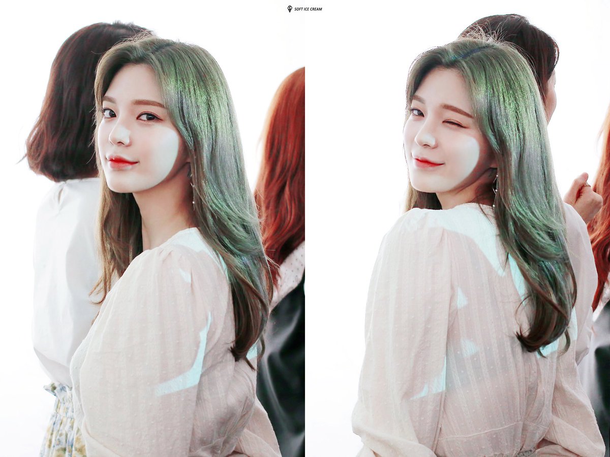 190421 Always Be__. 전시회 #조소진(<a href="/josojin_1011/">🐱</a>) 직찍

bit.ly/2Lddv0b

ㅇ-<-< 행복한 삶이어따