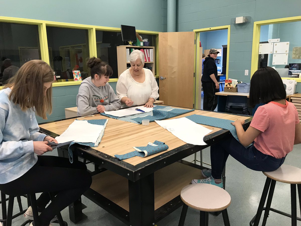 kariewaye's tweet photo. Ms.Waye’s Grade 8 Tech Class @AitkenAcademy https://t.co/Jya64E3yXc