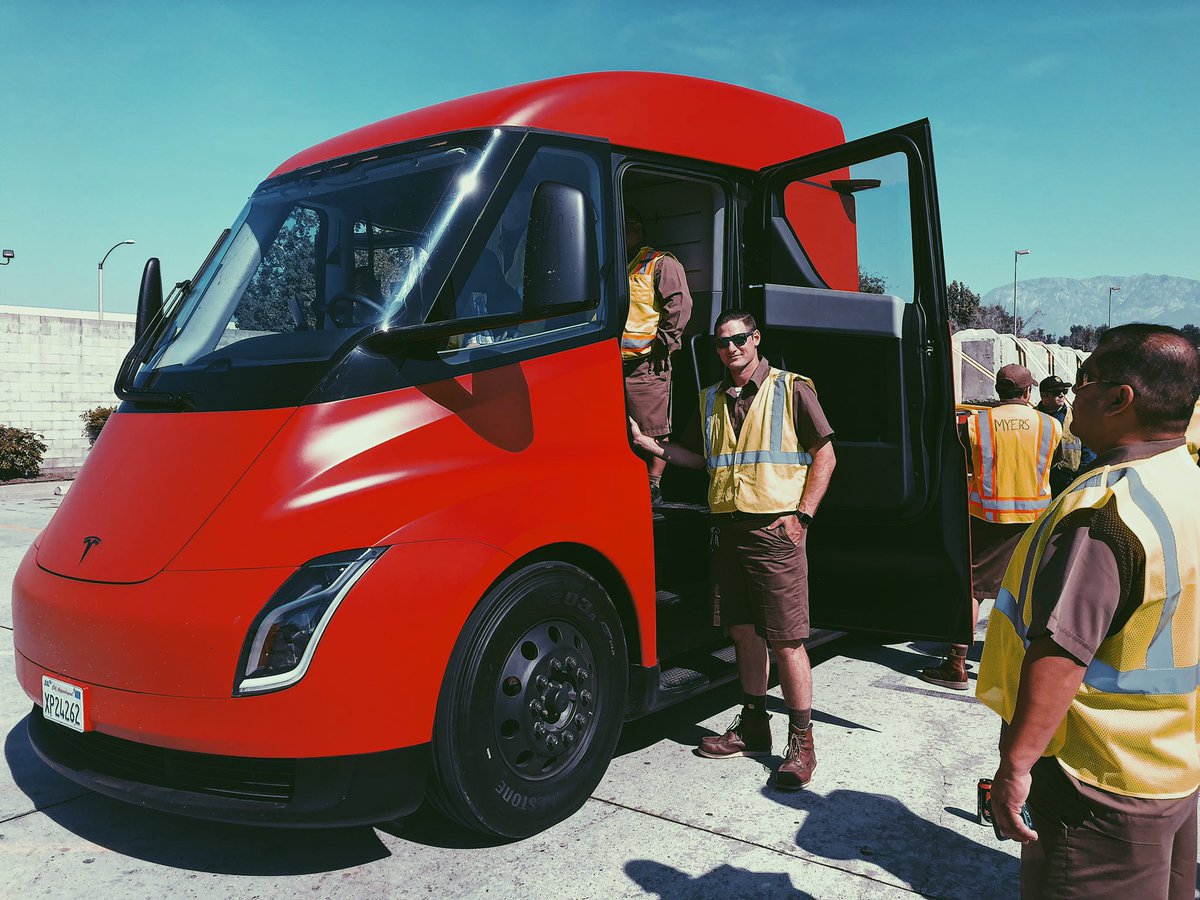UPSBednar's tweet photo. @UPS  working together with @Tesla ! Very cool https://t.co/J2wOqMXtJd
