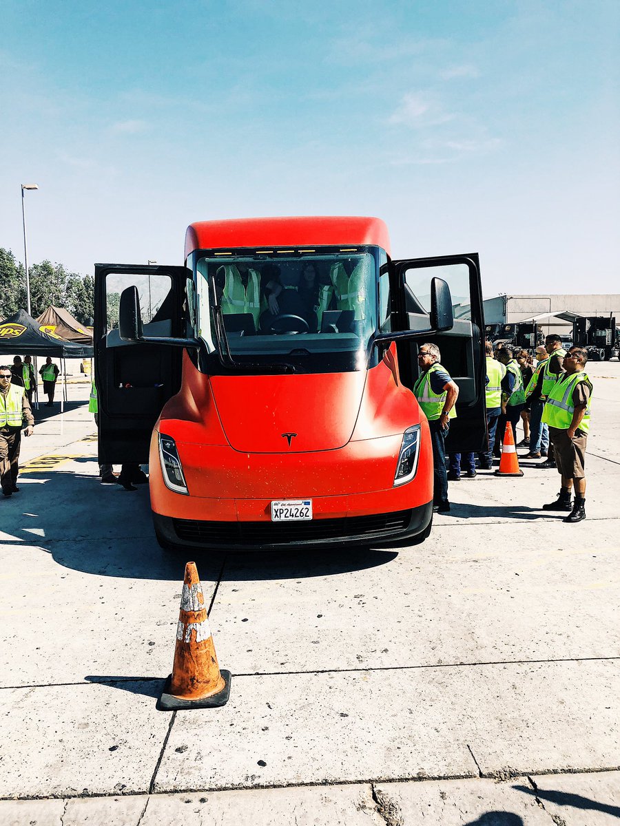 UPSBednar's tweet photo. @UPS working with @Tesla ! Very cool https://t.co/6RWZOc9BX5
