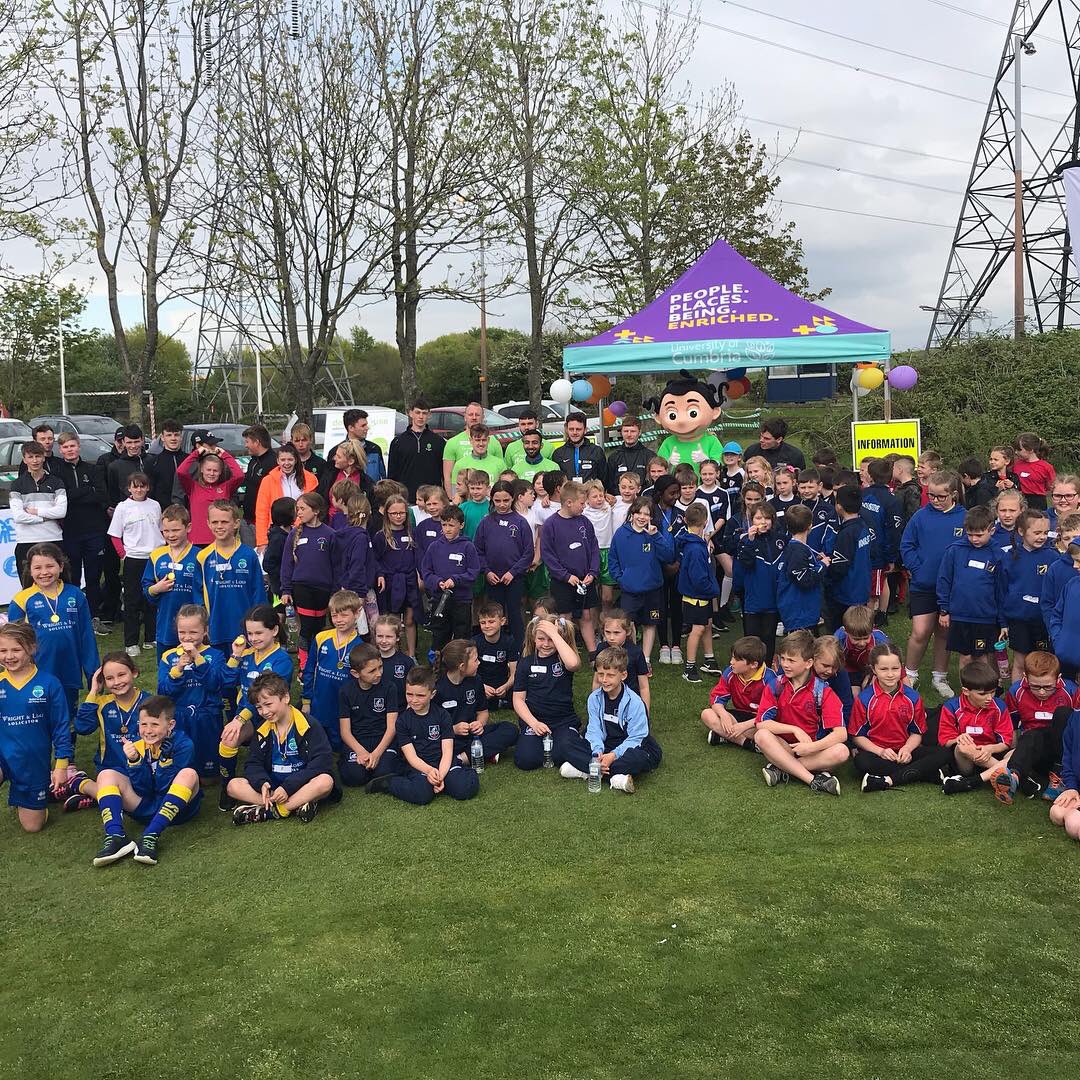 GavForsythGolf's tweet photo. Fantastic day @HeyshamGolf with the @My_GolfNews students coaching over 100 primary school children and facilitating Tri-Golf festival with @CumbriaUni students @GolfRootsHQ @playgolfinlancs #SkillsForLife #JuniorGolf https://t.co/bdjatmiXEw