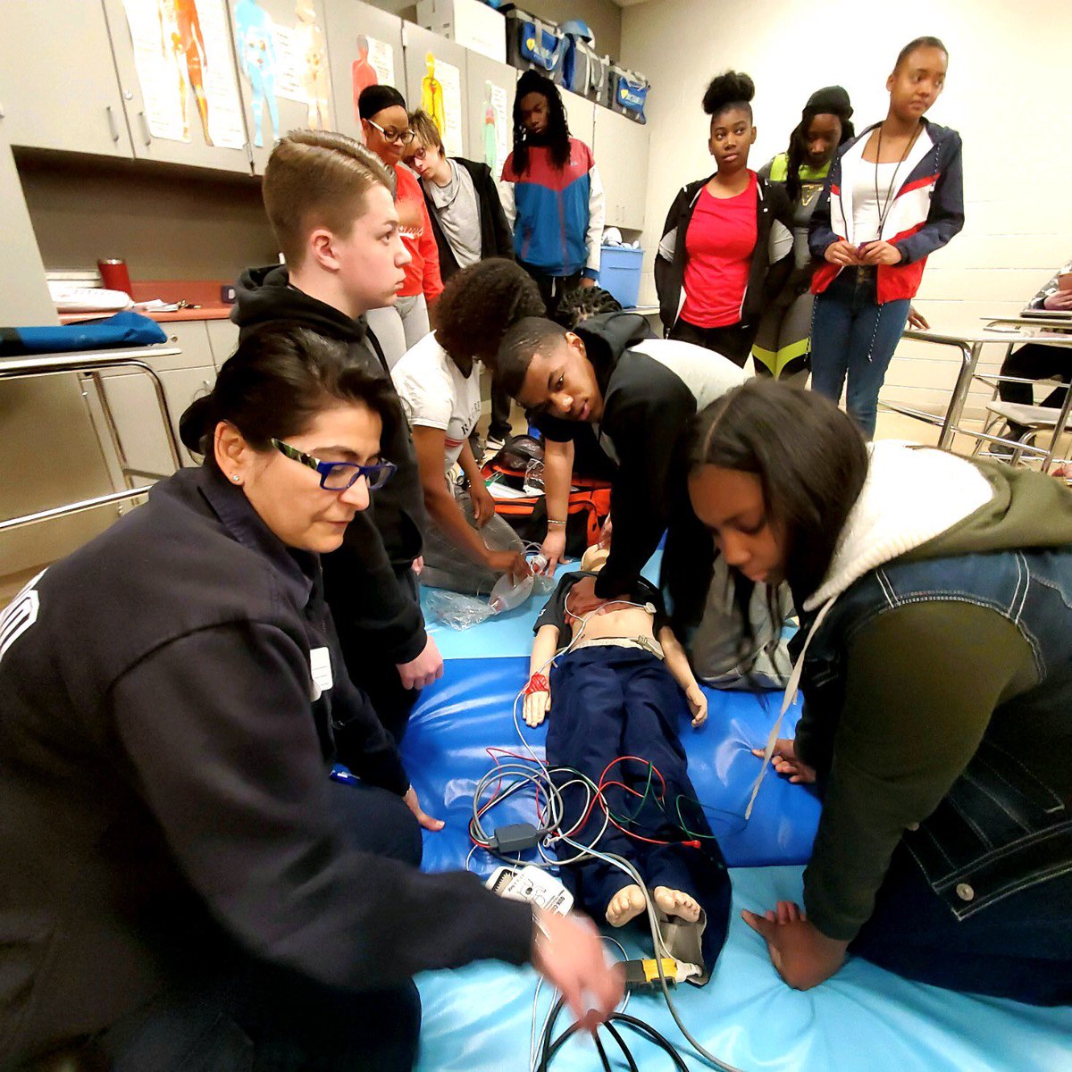 ToledoFire's tweet photo. #ToledoFire Public Educator & Community Paramedicine members spent this morning with Mrs. Crigger’s Health Ed Class at @TPSProud Start HS reinforcing recently learned CPR skills. Very impressed with the focus & work put in by these young men & women. #cprsaveslives #learncprtoday https://t.co/D4z5UKjg88