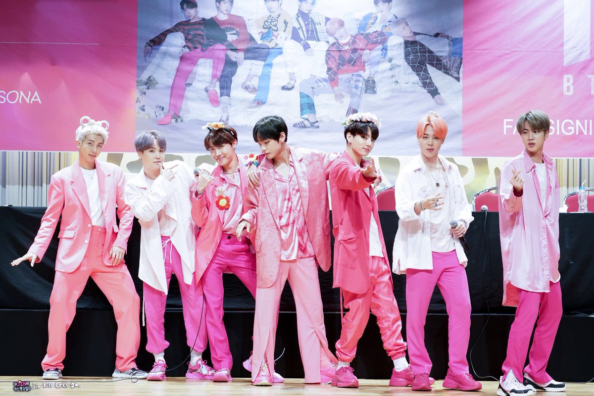 iiiiifeel's tweet photo. GLOBAL LUV PARTY 💜💜💜
#BBMAsTopSocial BTS ⁦@BTS_twt⁩ 

picture cr.logo https://t.co/shlm0ucy0P