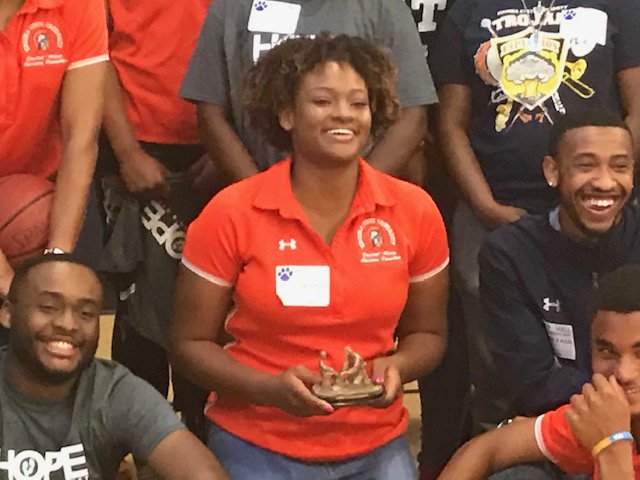 CIAACommish's tweet photo. @VSUsports @VsuSaac you inspire @ciaasports you put smiles on many beautiful faces at #CoolSpringElementary with @Samaritans_Feet shoes ❤ thank you https://t.co/72c2qjuJOn https://t.co/X1FfuO4Epl