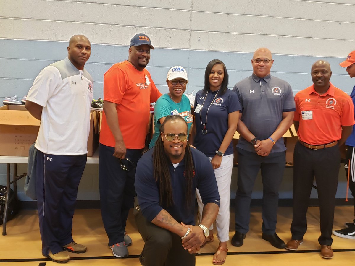 CIAACommish's tweet photo. @VSUsports @VsuSaac you inspire @ciaasports you put smiles on many beautiful faces at #CoolSpringElementary with @Samaritans_Feet shoes ❤ thank you https://t.co/72c2qjuJOn https://t.co/X1FfuO4Epl