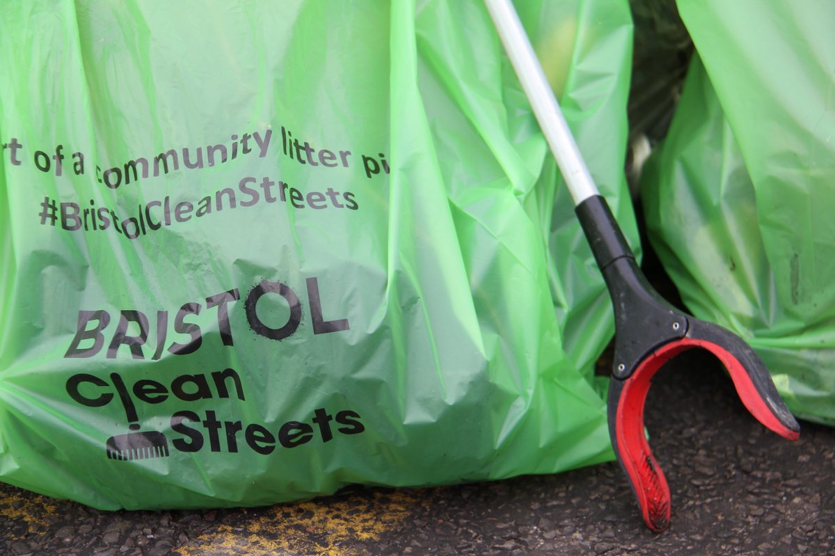Calling all community groups! This new #BristolCleanStreets fund is aimed at groups wanting to improve their local high street. The fund is available for items such as brooms, litter pickers or graffiti kits (up to a cost of £500 for an event): bit.ly/2ZQKKKa 🚮 😊🌱
