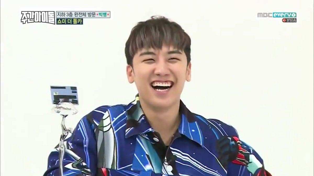 gtopmyloves's tweet photo. U mybe n d middle f d storm f ur life ryt nw,but keep n mind that u're nt alone n this battle. We're alwys here 2 support & protect u no matter what. Surely all things will get better soon. And we all jst wnt 2 see that bright smile again upon ur face. #KeepDFaith #StayStrongRiri https://t.co/MQJleb1hHS