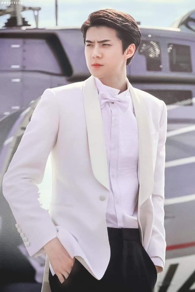 cb_egg's tweet image. #BBMAsTopSocial EXO
@weareoneEXO 
Sehunnie