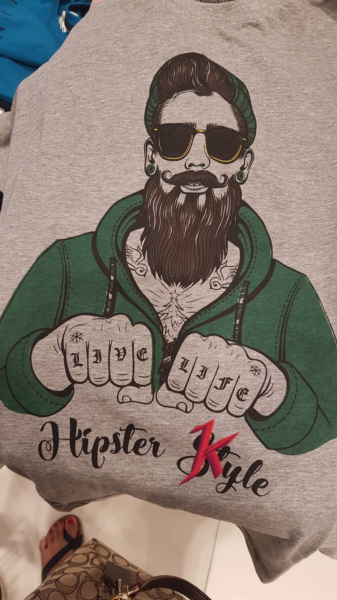 bigb0ysd0ntcry's tweet photo. This guy looks familiar 🤔 @Kyle_JSimmons @bastilledan @willyfarquarson @Woodythedrum @dickmeredith #hipsterkyle #thuglife #doomdays #doomdaysarecoming #bastille #bastillelove #bastilledan #bastillekyle #bastillewill #bastillewoody #dansmith #kylesimmons #willfarquarson #stormer https://t.co/YJoXwodrMV
