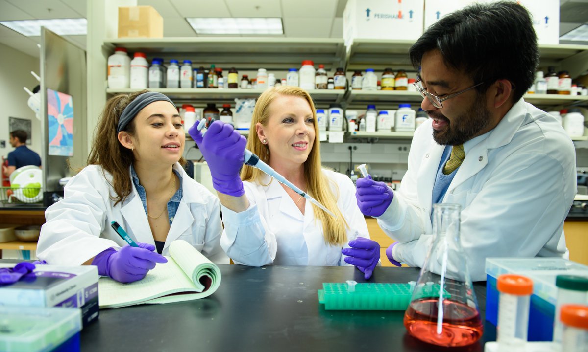 AlexCarlKeene's tweet photo. Probably the first time I've worn a lab coat in over a decade.  Also some other (better) photos from lab members. Totally not representative of how we normally look!  with @BA_Stahl @kazukami and @DiariesResearch! @FauJupiter @FAUScience https://t.co/PovFWYvVvn