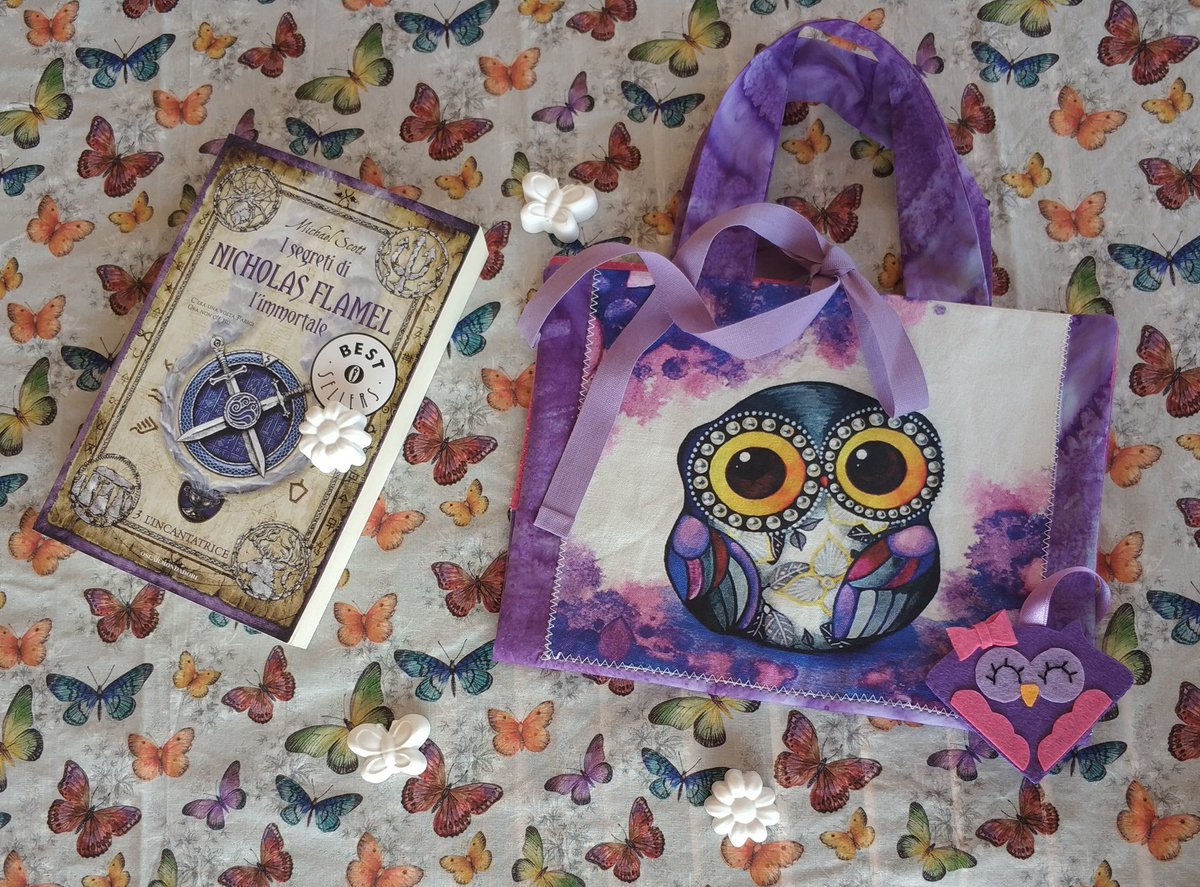 MioIdee's tweet photo. Sereno 1️⃣ Maggio a tutti!!!🤩finalmente una giornata di sole🌞🌻 e primavera💐...piena di colori, come questa cover libro, pronta per essere consegnata!!☺️ #handmade #cucitocreativo #cover #libro #gufetto #millecolori #primavera #viaggio #idearegalo #girl #donna #woman https://t.co/VYIJZwJ5sG