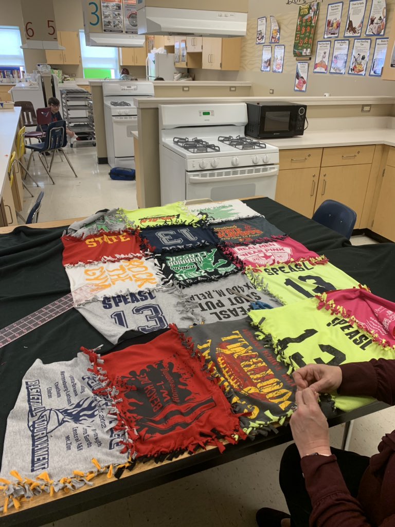 atriplett99's tweet photo. @mkvalentine7 Graduation project! #wlcardpride https://t.co/K6OF7fp1Sr
