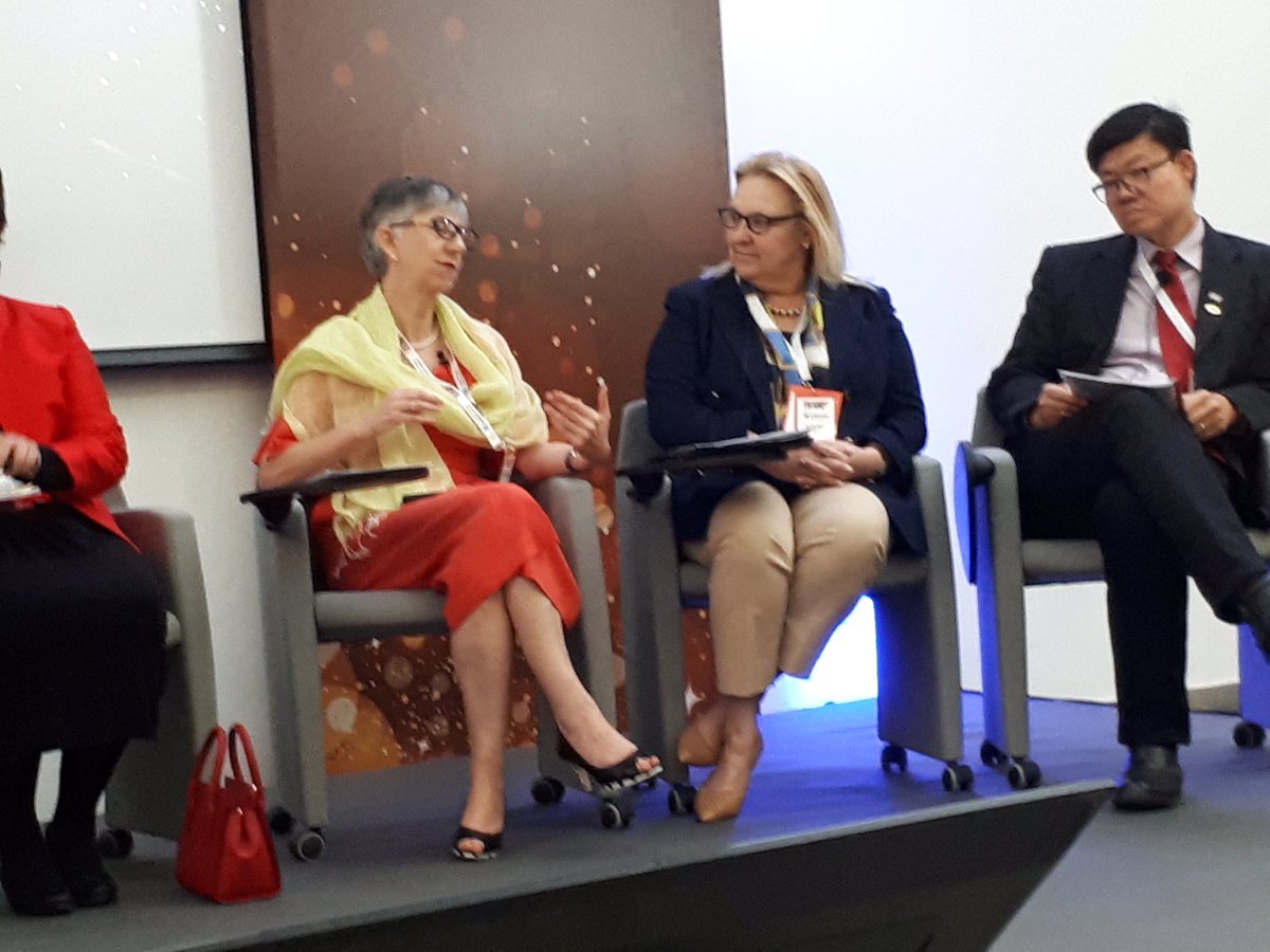 ozyeginuni's tweet photo. The Awards Asia 2019’da finale kalan üniversiteler Abu Dhabi’de sunumlarını gerçekleştirdi. Özyeğin Üniversitesi Rektörü Prof. Dr. Esra Gençtürk, “Öğrenciler İçin Üstün Destek” kategorisinde finale kalan Sektörel Eğitim Programımızı anlattı, soruları yanıtladı. https://t.co/soP9q7mni6