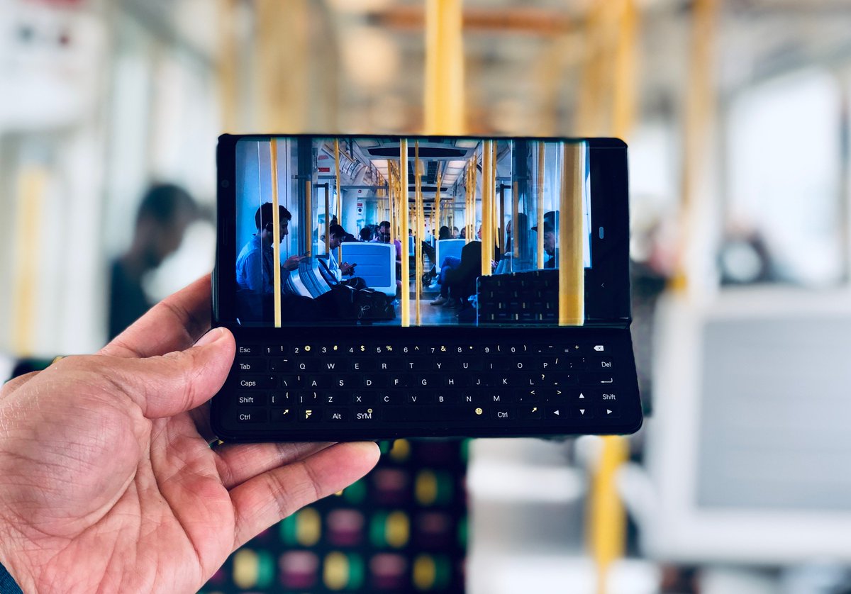 thefxtec's tweet photo. Enjoying the commute with our #Pro1! https://t.co/sxvH41ZMjG #mobile #android #qwerty #keyboard #business #functioniskey https://t.co/R42thvLLgY