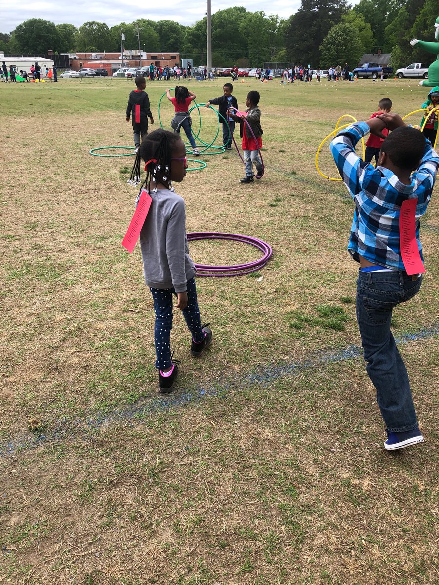 SummerC954's tweet image. We had a blast! #FieldDay #werunasone #kgfun #wearefamily