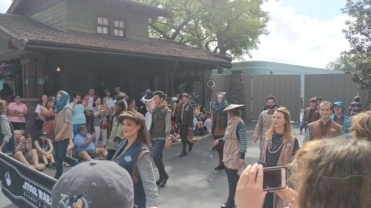 LucasReuling's tweet photo. The citizens of #Batuu made an appearance today for Hollywood Studios 30th anniversary.
#EarMeEarMe #2ytc #Disney #WDW #WaltdisneyWorld #DisneyWorld #hollywoodstudios https://t.co/qRQsaj5fDy