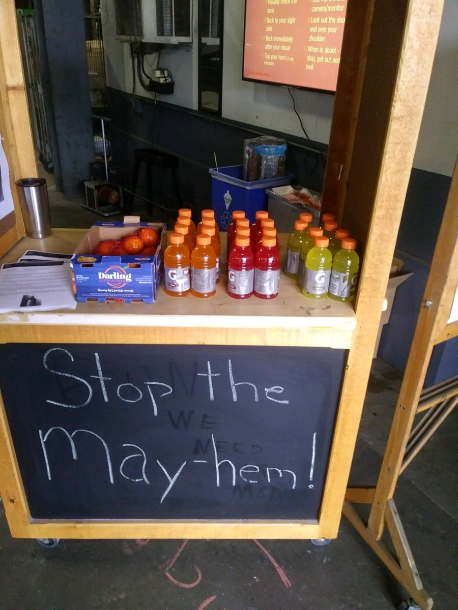 ctwestdivision's tweet photo. The Waterbury Package Committees plan to #stopthemayhem by hydrating the workforce @NEnursesUPS https://t.co/ad71OjWBU7