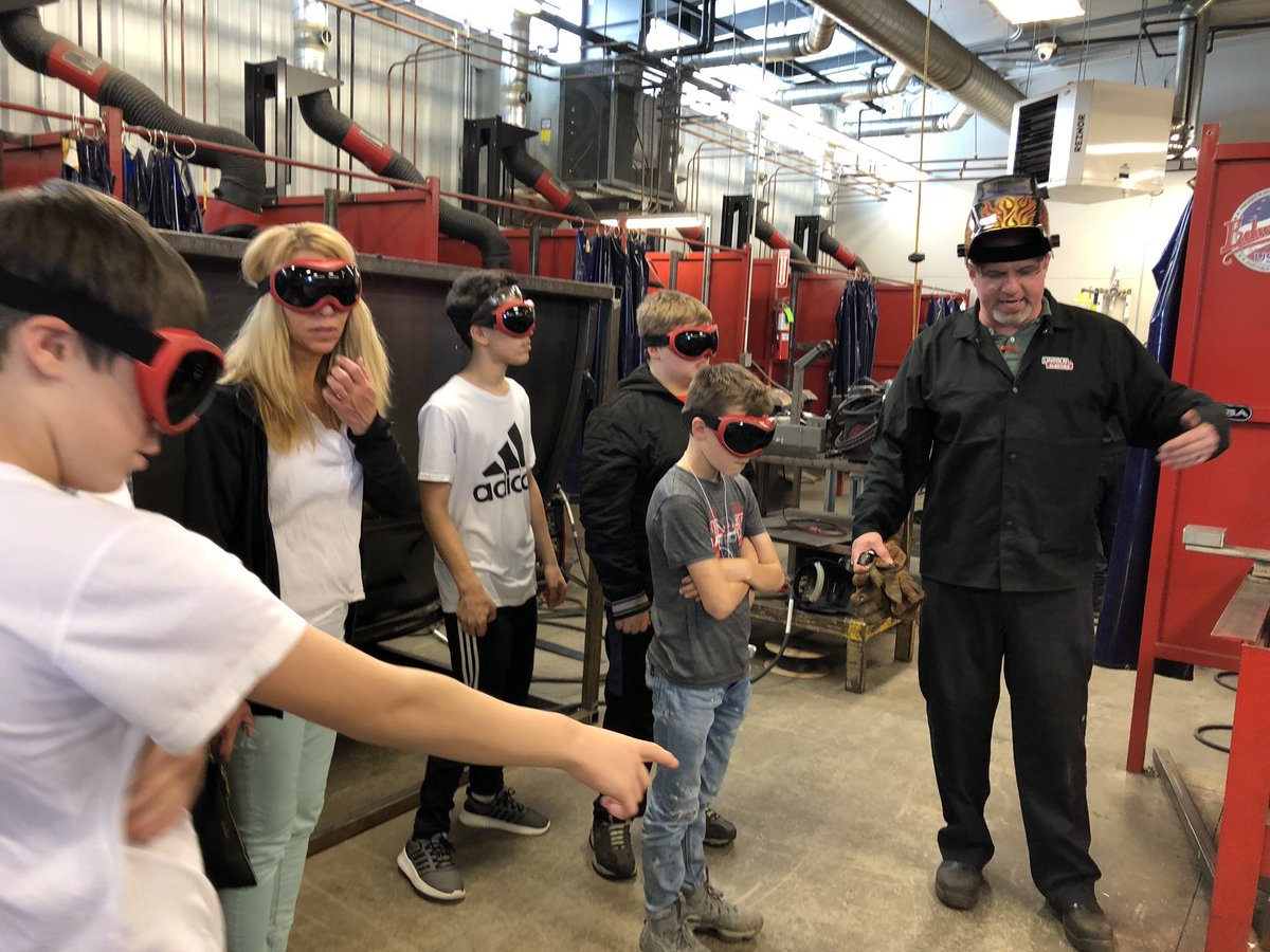 MissNickiMyers's tweet photo. Thank you @NCI_Willoughby for allowing my students to tour your school! We had such a great time!!! @WillowickMS @WESchools https://t.co/vP257iVWNd