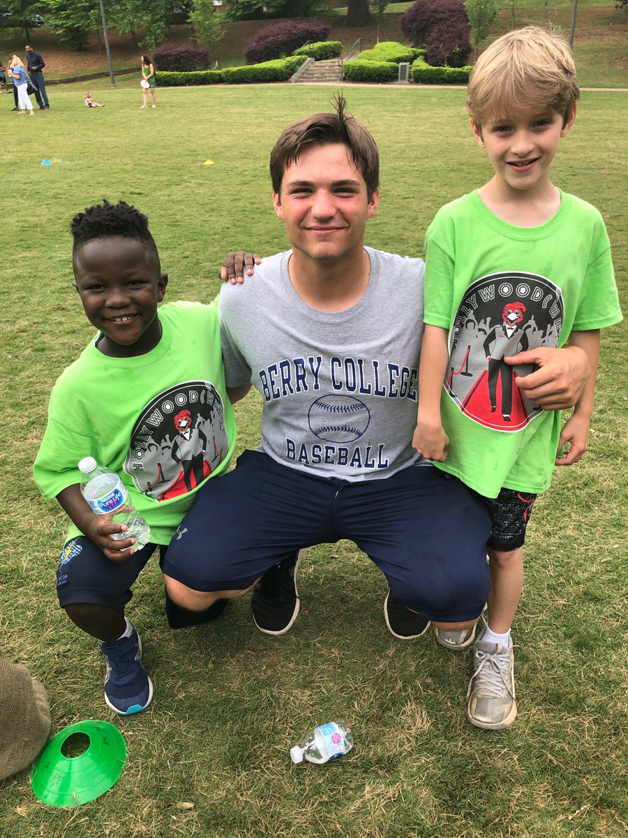 McBride2WA's tweet photo. We love our Senior Big Buddies! #woodwardway https://t.co/1GdTcGIIQl