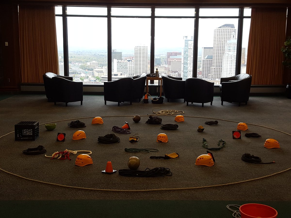 Leadership_Dan's tweet photo. Almost game time! Team Building workshop, with great views of Hartford, for @TheHartford Claims Accelerated Leadership Experience (CALE) Group begins in 15. #EmpowerCT #EmpowerLeadership #EmpowerTeamBuilding #teambuilding #LeadershipCoaching #CALE https://t.co/9eRIBOWQRR