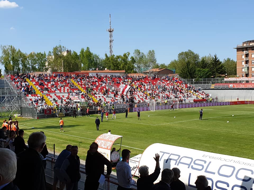 r_mirabile's tweet image. Oggi al #Cabassi per assistere a #Carpi-#Cremonese. Dalla scorsa partita fino alla fine del campionato la #CaramellaBuona è stata scelta come #charitysponsor della compagine biancorossa grazie al progetto #CuoreBiancorosso ⚪🔴

#SerieB #match #partita #calcio #ForzaCarpi #sport