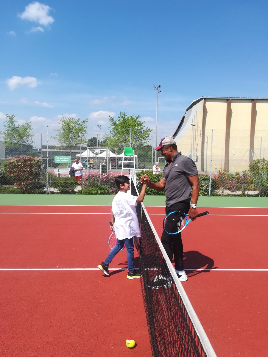 Merci à @FondationEngie pour son soutien depuis 20 ans. Un magnifique partenariat qui nous a emmené dans 37 villes de France pour offrir des parcours d'insertion grâce au tennis aux jeunes des quartiers prioritaires. Aujourd'hui c'est à Mérignac et Bordeaux que nous inaugurons !