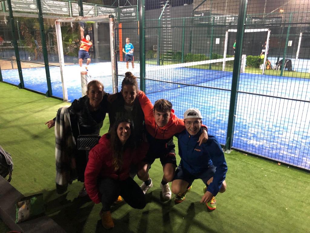 Ayer perdimos 6-4 7-5 en un partido mal jugado por nuestra parte, toca seguir! La alegria del dia fue el gran reencuentro! ✌️❤️ <a href="/kombatpadel/">Kombat Padel</a> <a href="/FCatalanaPadel/">FCP - Federació Catalana de Pàdel</a> <a href="/MolexConnectors/">Molex</a>