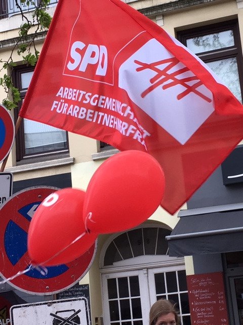 asfhamburg's tweet photo. @asfhamburg - #1Mai.  Wie dramatisch es gerade auch bei Frauen bzgl. nicht existenten Tarifverträgen (Einzelhandel) oder bei der Rente ausschaut, haben wir erneut gehört. Ein Grund mehr, heute und jeden Tag Flagge und Gesicht zu zeigen, und Politik zu machen. @spdhh #dgb https://t.co/YDFeuUKXda