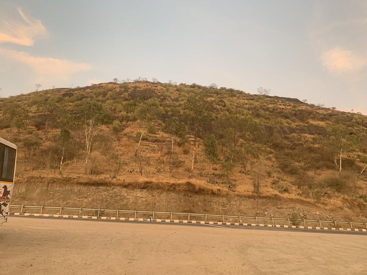 BeingManaliK's tweet photo. I know life is a journey...... and I literally lives it that way........ I only travel 😎 #punecalling #beautifulsky #nofilterpicture #iphoneX https://t.co/YQty91jccc