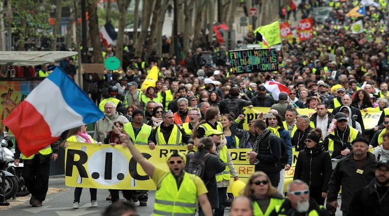 VTVcanal8's tweet photo. Chalecos Amarillos protestan en el Día del Trabajador
https://t.co/qRgu4c3HUZ

#TrabajadoresPorLaPatria https://t.co/NHBbeTEMmS