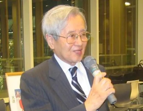 lovemana0505's tweet image. 飯塚幸三さん、最初にぶつかったときに、どうしてブレーキを踏まなかったんですか？次に自転車の男性をはねたとき、どうしてその男性をそのままにして走り去ろうとしたんですか？

そこで止まってたら母子は無事だった。

あなたがやったことは「ひき逃げ」なんじゃないですか？